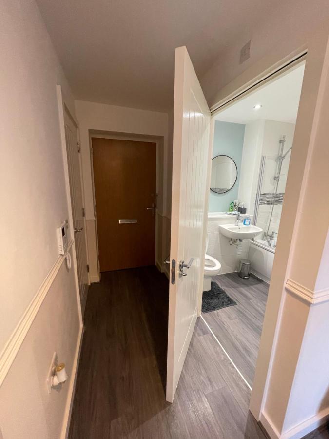 Balcony Marina Apartment With City Skyline Views - Free Secure Parking Manchester Exterior foto